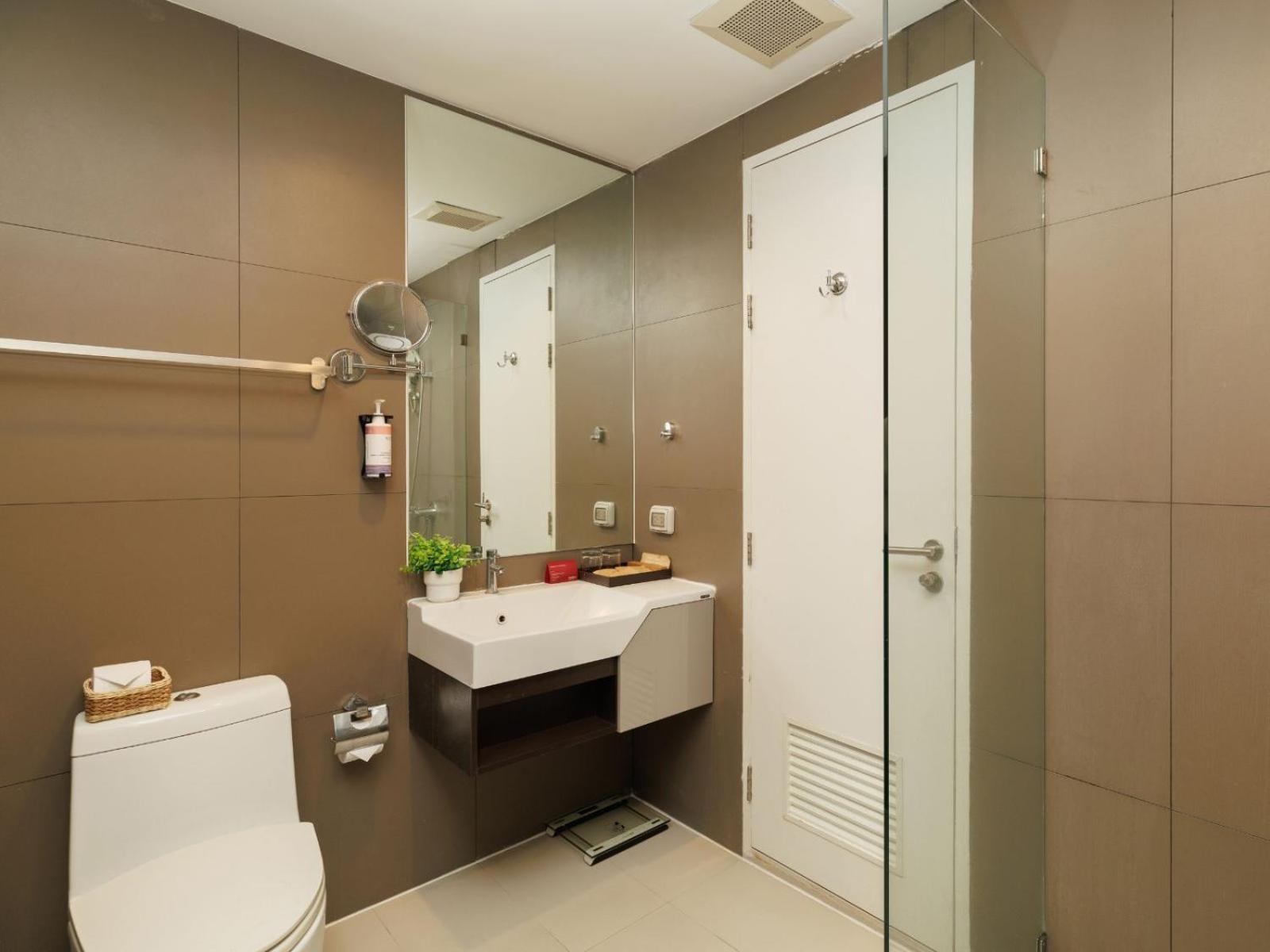 Estella Ekkamai Bangkok Exterior foto