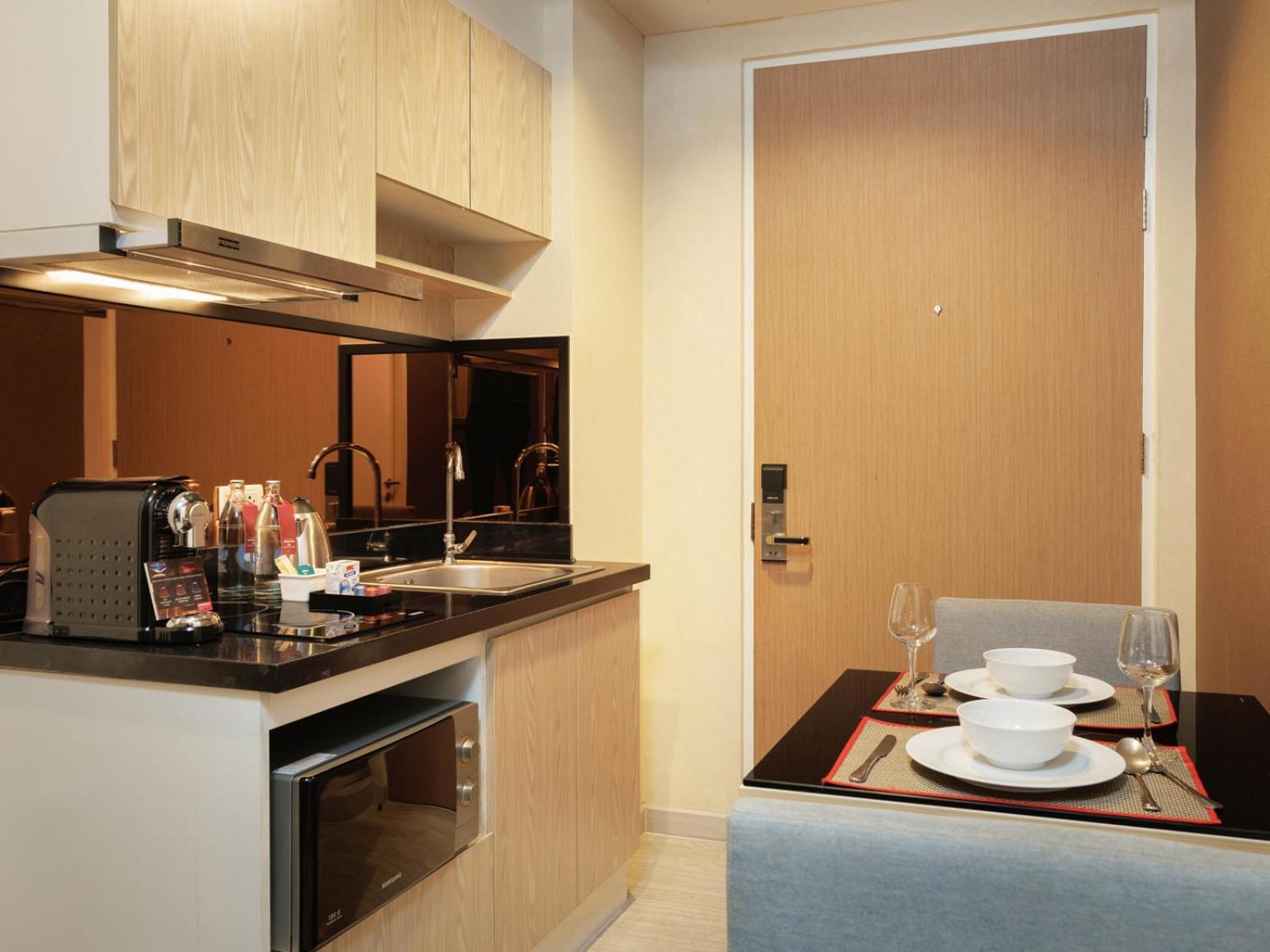 Estella Ekkamai Bangkok Exterior foto