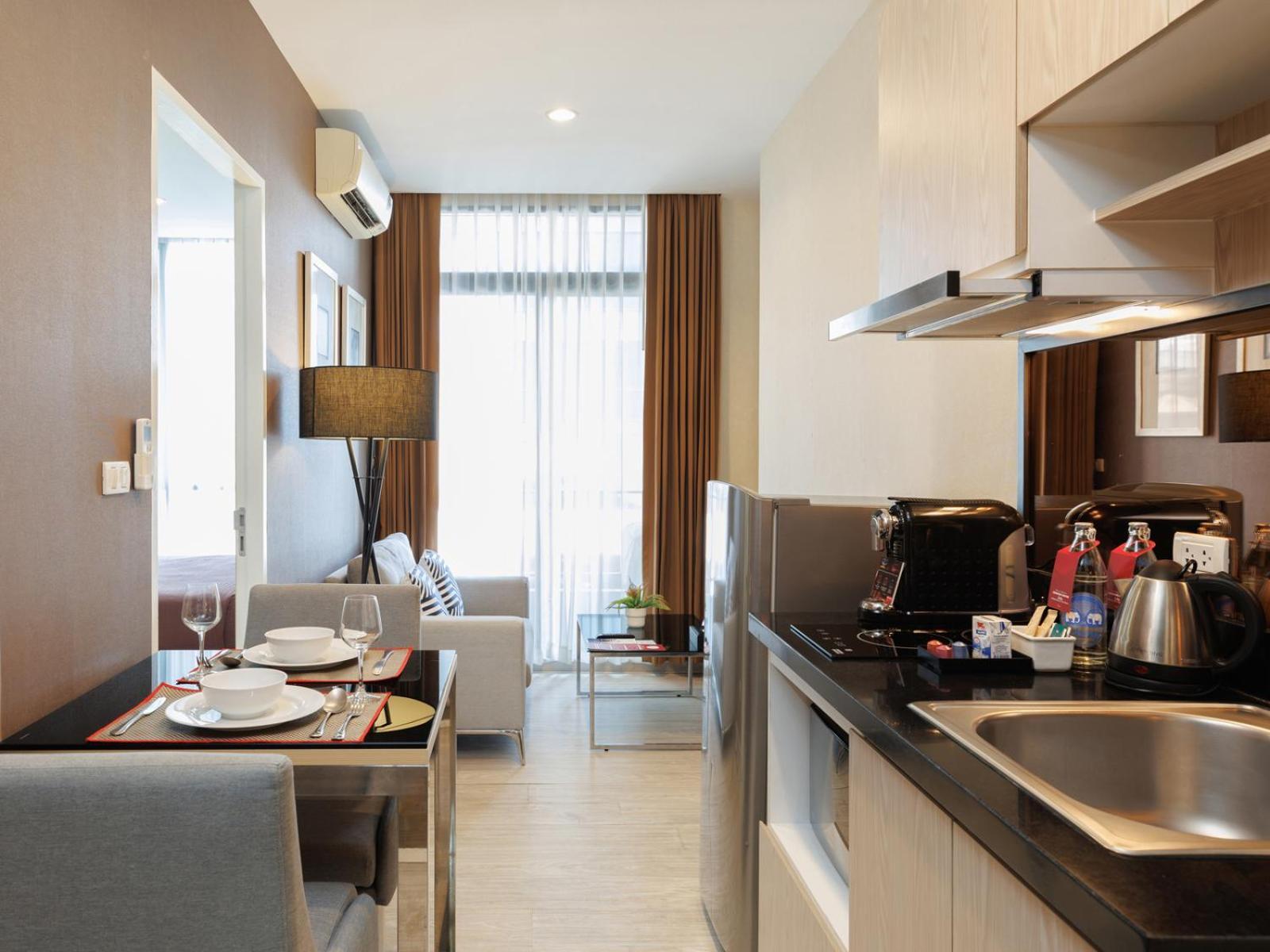 Estella Ekkamai Bangkok Exterior foto