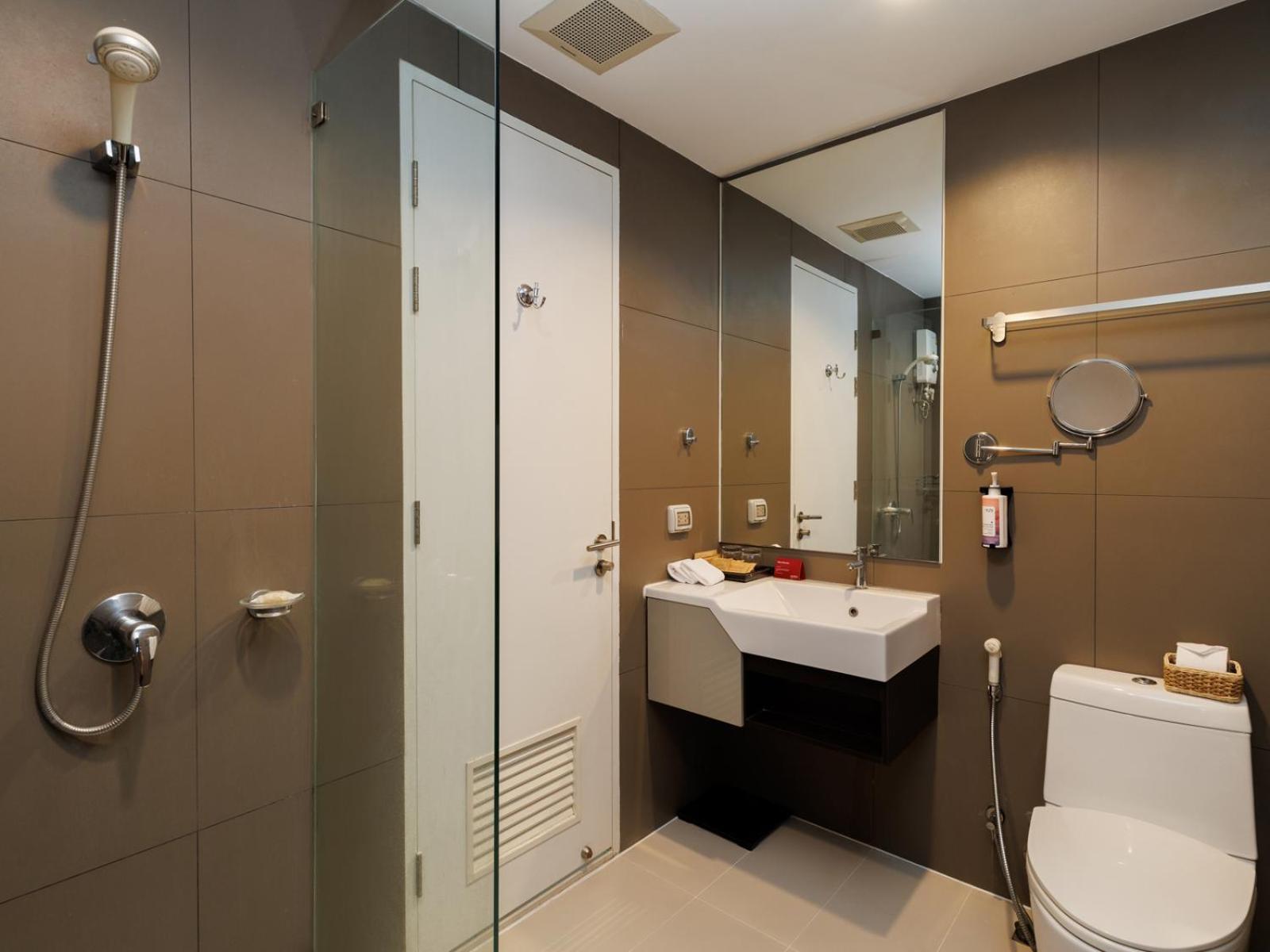 Estella Ekkamai Bangkok Exterior foto
